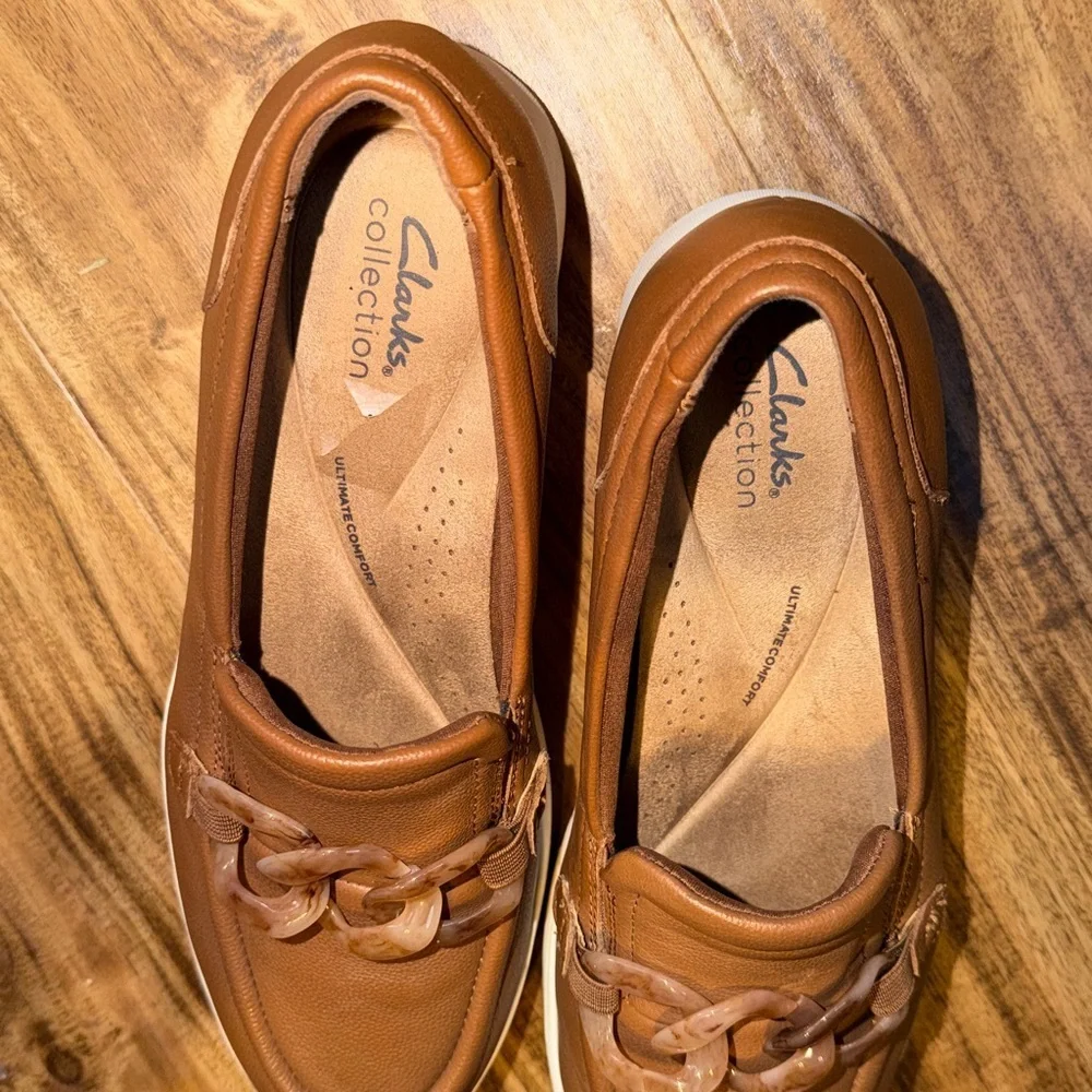 Clarks womens 10 Brown tan Loafers Slip On Chain zylah may leather platform flat
